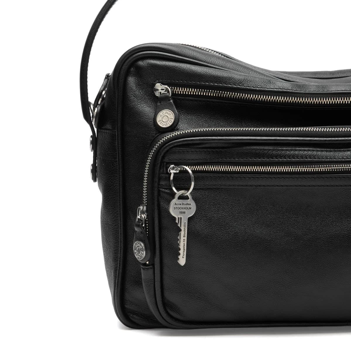 Acne Studios Camero Leather Bag Medium 詳細画像 3
