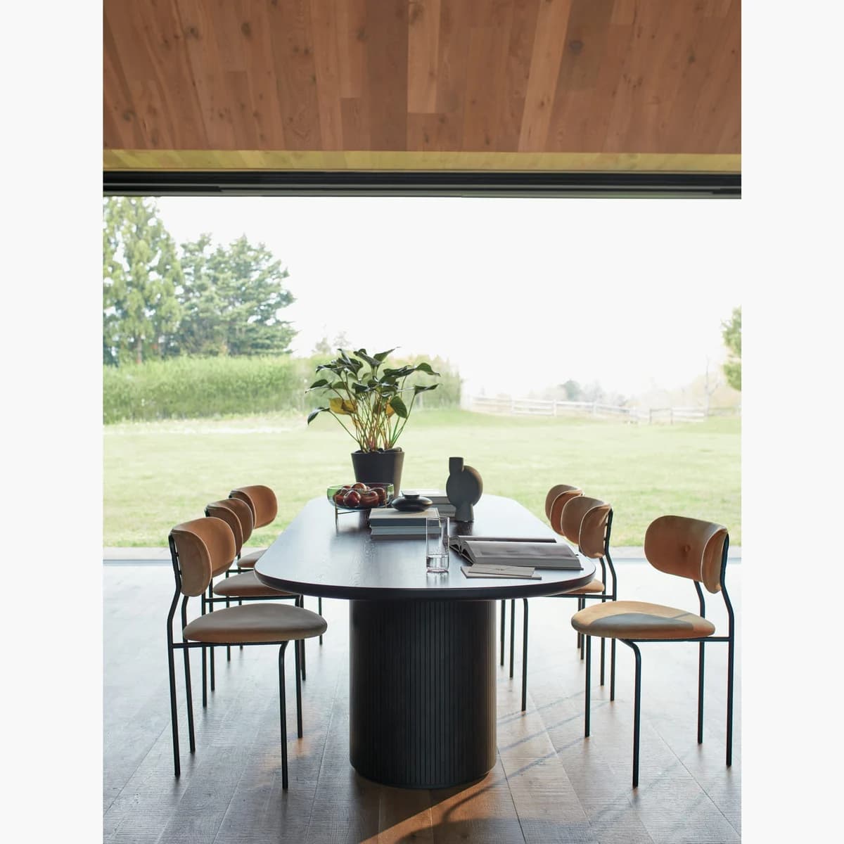 GUBI Moon Dining Table, Round 詳細画像 3