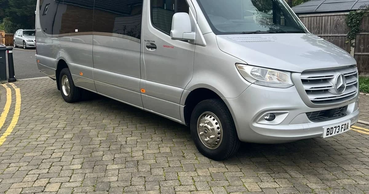 Luxury Minibus 8-hour event and group transfer service メイン画像