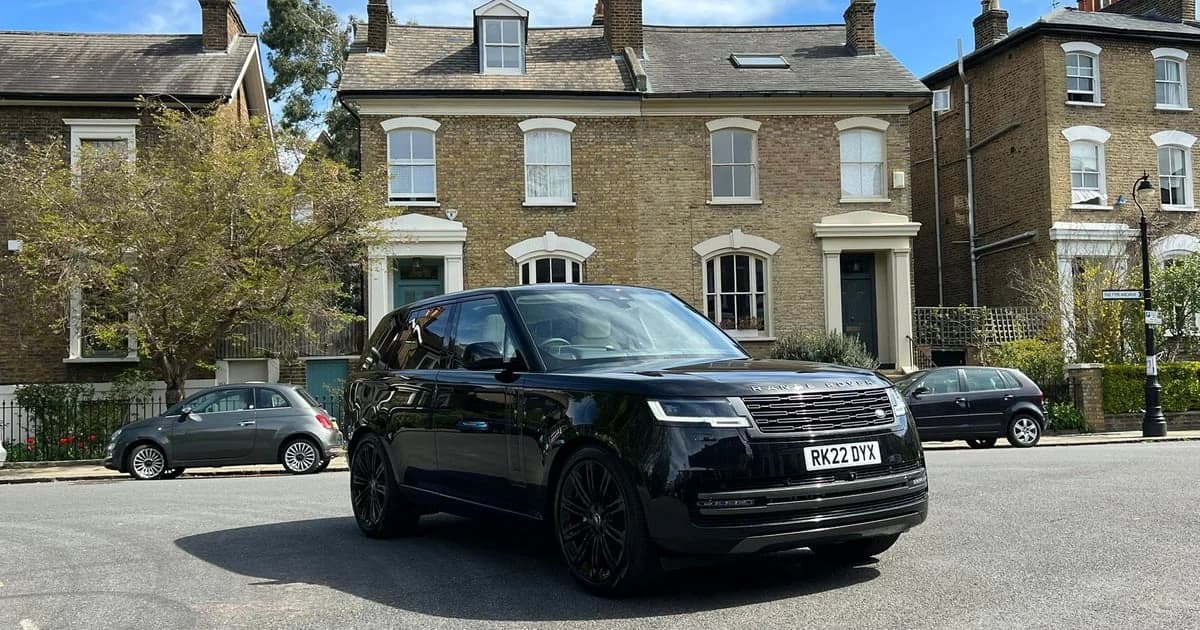 Range Rover LWB 8-hour chauffeur service メイン画像