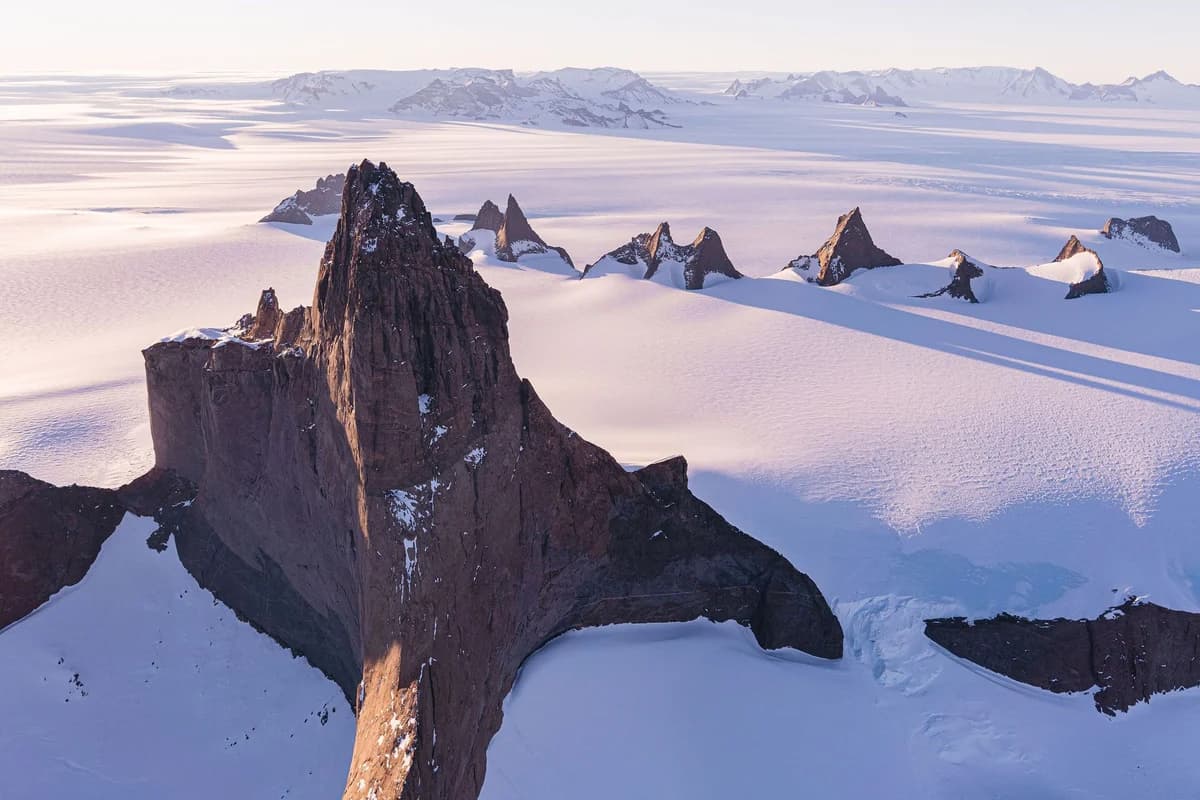 White Desert｜South Pole & Blue Rivers 南極プライベート探検 詳細画像 2