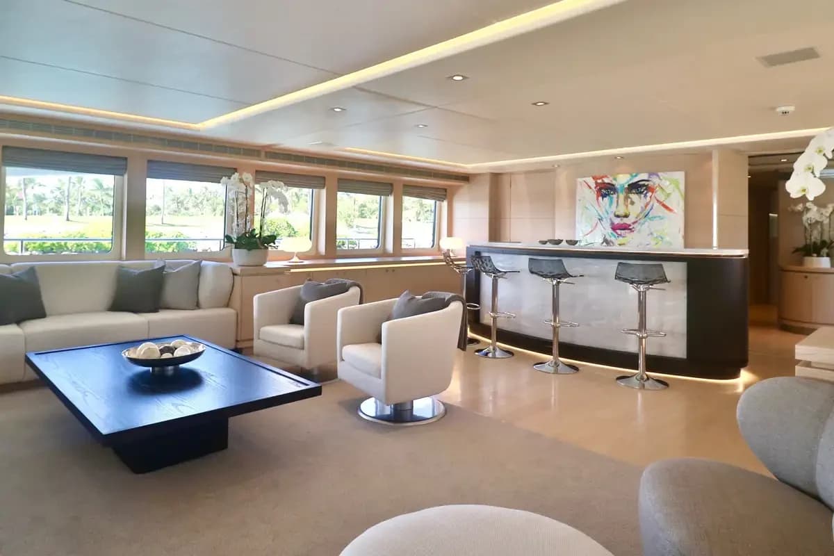 44m Heesen G3 ヨットチャーター 詳細画像 3